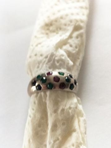 Antieke zilveren ring met robijn smaragd saffier 