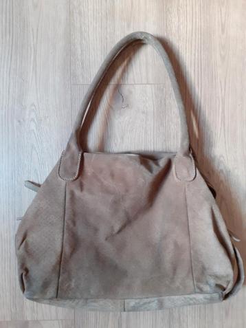 Gratis suede tas Manfield