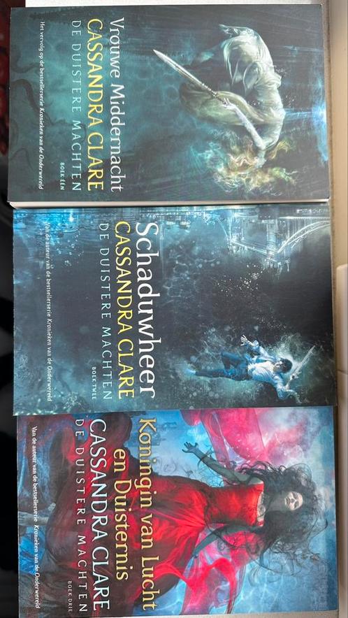 Cassandra Clare duistere machten 1 t/m 3, Boeken, Kinderboeken | Jeugd | 13 jaar en ouder, Zo goed als nieuw, Ophalen of Verzenden