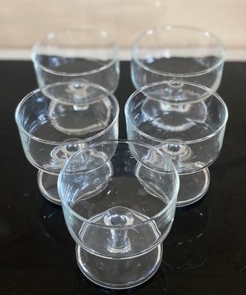 12 coupes  van glas 4 verschillende modellen 