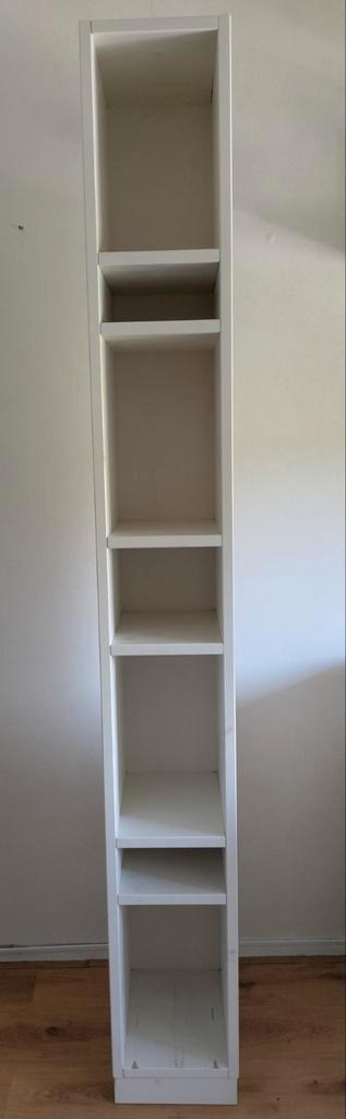 Witte smalle kast VTWonen, Huis en Inrichting, Kasten | Boekenkasten, Gebruikt, Minder dan 50 cm, 200 cm of meer, 25 tot 50 cm