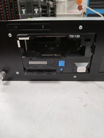 tape drive met 19" rack behuizing en fibre optic kaart