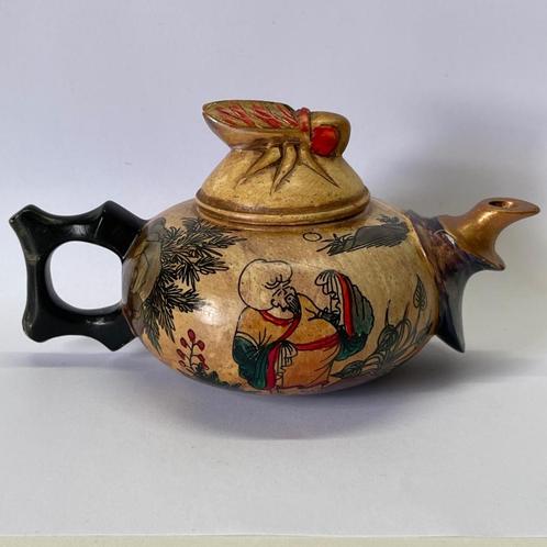 Chinese Hand painted Teapot - cricket - Theepot - Klei, Antiek en Kunst, Kunst | Niet-Westerse kunst, Ophalen of Verzenden