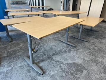 Elektrisch Kinnarps Bureau160x80xH62-85cm met kabelgoot,24st - afbeelding 3 Elektrisch Kinnarps Bureau160x80xH62-85cm met kabelgoot,24st - afbeelding 3