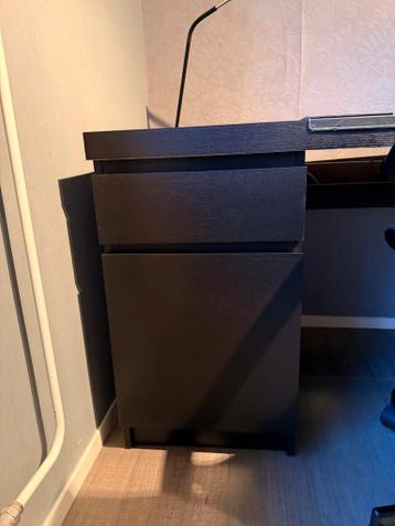 Ikea Malm bureau zwart + bureaustoel - afbeelding 5 Ikea Malm bureau zwart + bureaustoel - afbeelding 5