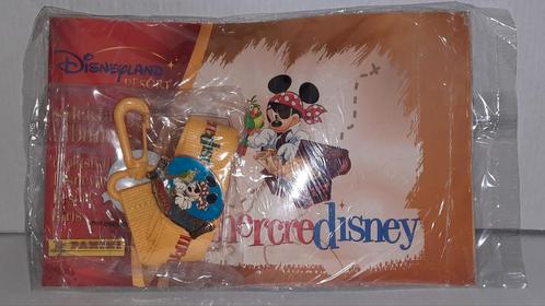 Disneyland Mickey Mouse pin + kaarthouder + Paniniboekje, Verzamelen, Disney, Nieuw, Overige typen, Mickey Mouse, Ophalen of Verzenden