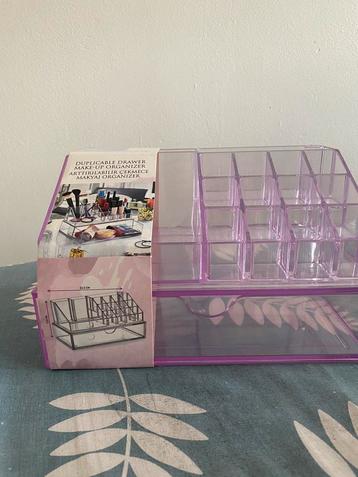 Make-up organizer 