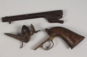 Gezocht vrijgestelde onderdelen revolver colt remington 