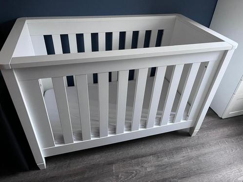 Prachtig ledikant. TWF 120x60, Kinderen en Baby's, Kinderkamer | Complete kinderkamers, Zo goed als nieuw, Jongetje of Meisje