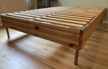 Houten bedframe IKEA matrasbodem Lyngör - afbeelding 1 Houten bedframe IKEA matrasbodem Lyngör - afbeelding 1