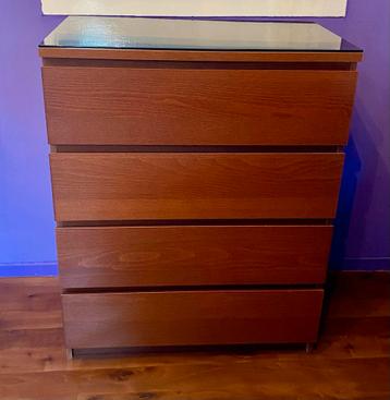 IKEA Malm ladekast met 4 lades en glazen bovenplaat - afbeelding 1 IKEA Malm ladekast met 4 lades en glazen bovenplaat - afbeelding 1