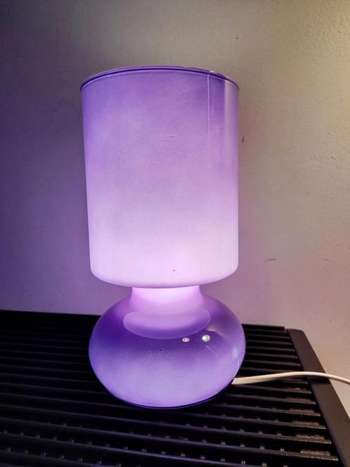 Ikea Lykta amethist paarskleurige glazen mushroomlamp, Huis en Inrichting, Lampen | Tafellampen, Gebruikt, Minder dan 50 cm, Glas