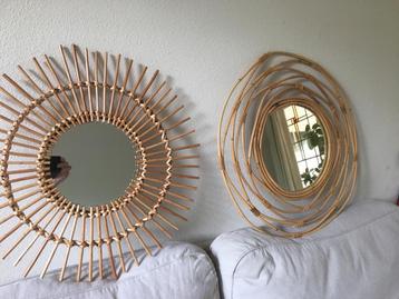 2 leuke spiegels van bamboe. Doorsnede 58 cm