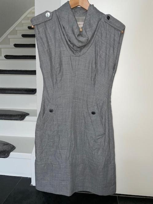 Karen Millen jurk wol 36 grijs gemêleerd gedrapeerde rolhals, Kleding | Dames, Jurken, Zo goed als nieuw, Maat 36 (S), Grijs, Knielengte