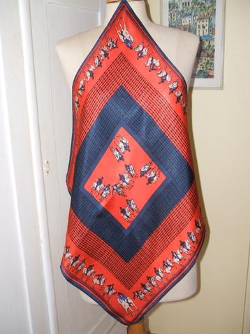 Vierkante zijden vintage shawl in rood blauw dessin ruiters
