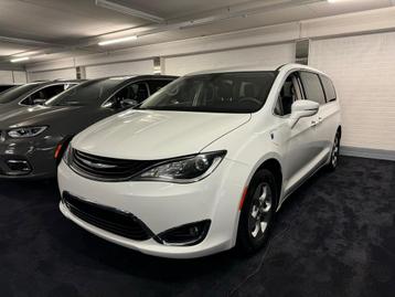 Chrysler Pacifica 3.6 Hybrid Touring (bj 2018, automaat)