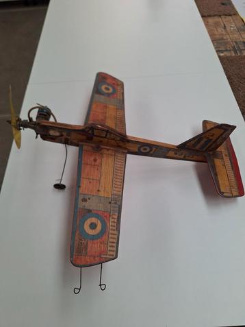 Antiek model vliegtuig met verbrandingsmotor