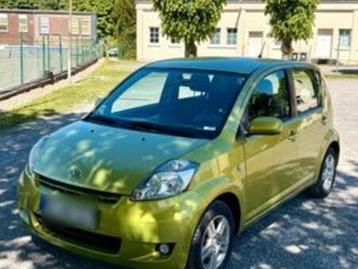 GEZOCHT: Daihatsu Sirion groen bordeaux rood