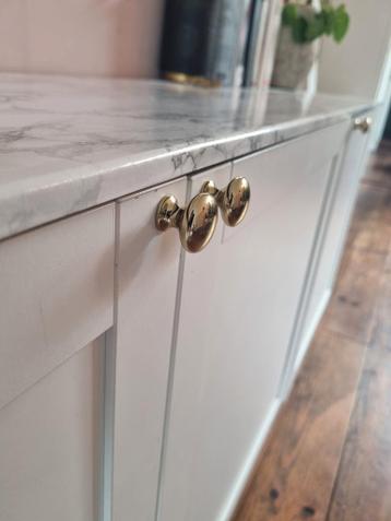 Custom Ikea Besta kast met gouden details - afbeelding 2 Custom Ikea Besta kast met gouden details - afbeelding 2