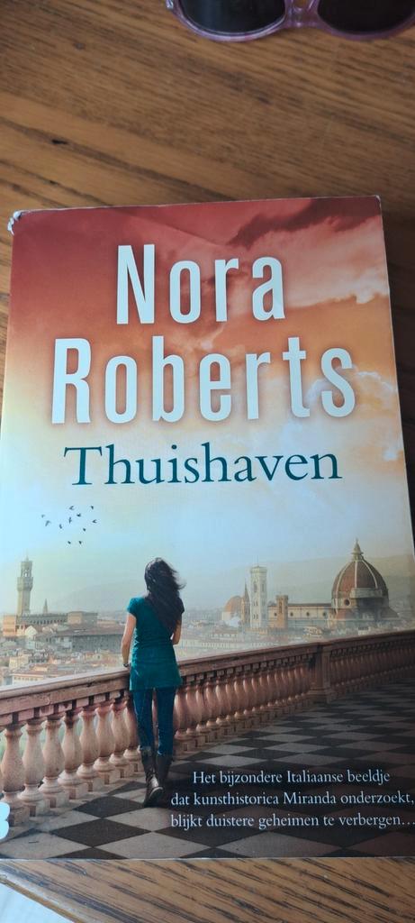 Nora Roberts - Thuishaven, Boeken, Thrillers, Gelezen, Ophalen