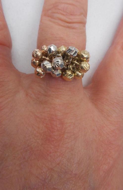 Gouden Tricolor ring met bedels maat ruim 18 nr.531, Sieraden, Tassen en Uiterlijk, Antieke sieraden, Ring, Goud, Ophalen of Verzenden