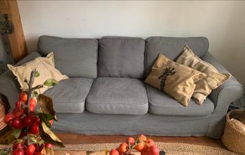 Ektorp 3-zitsbank - Grijze hoes, heel goede staat - afbeelding 1 Ektorp 3-zitsbank - Grijze hoes, heel goede staat - afbeelding 1