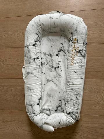 DockATot Grand Babynestje Wit Marble