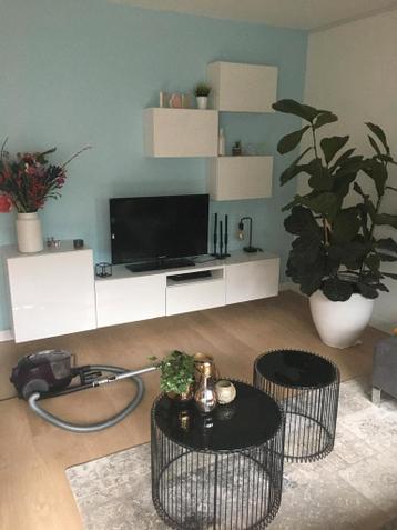 Ikea Besta TV Kast hoogglans wit met toppaneel glasplaat - afbeelding 1 Ikea Besta TV Kast hoogglans wit met toppaneel glasplaat - afbeelding 1