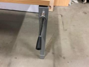 Bureau met slinger 160x80xH65-85 cm, 92 stuks - afbeelding 2 Bureau met slinger 160x80xH65-85 cm, 92 stuks - afbeelding 2