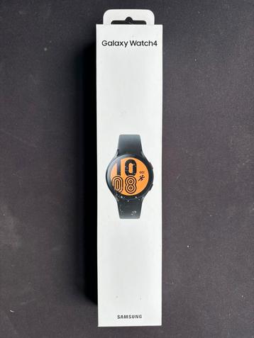 Samsung galaxy Watch 4 44mm. Met 2 draadloze opladers