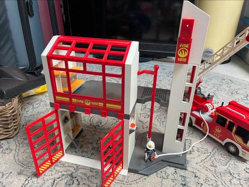 Playmobil City brandweerkazerne + auto, Kinderen en Baby's, Speelgoed | Playmobil, Zo goed als nieuw, Ophalen