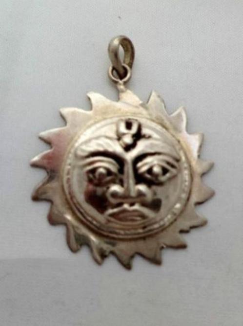 Surya . Daar komt de zon! Sterling zilveren hanger (050), Sieraden, Tassen en Uiterlijk, Kettinghangers, Zo goed als nieuw, Zilver