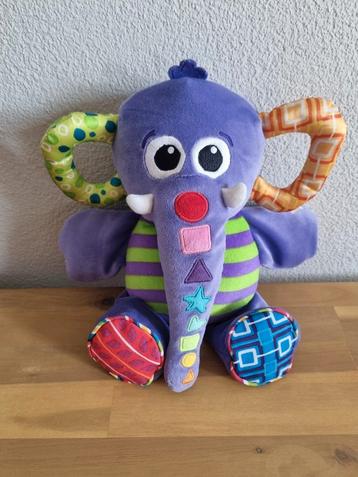 Lamaze muziek en speel olifant. Met knisper stukken 