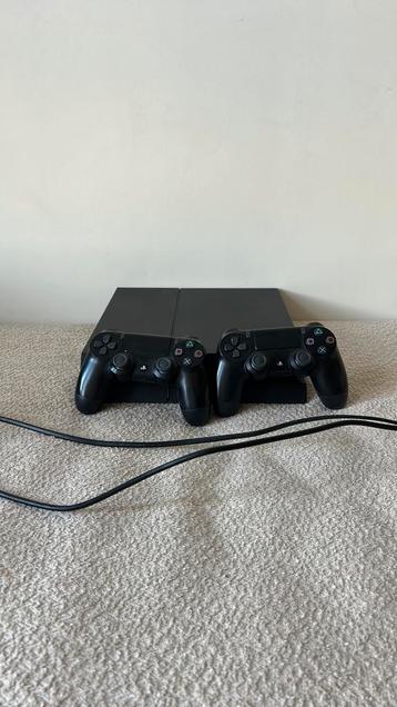 PlayStation 4 en 2 controllers