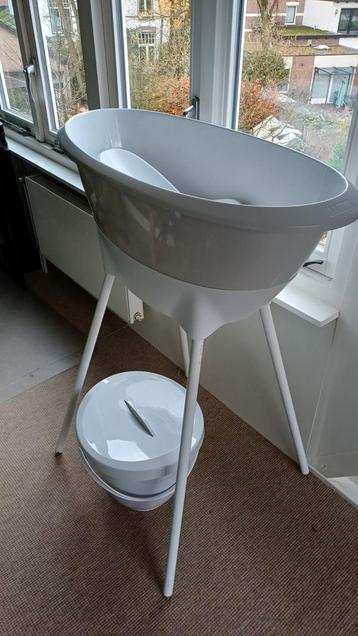 Baby badje op poten met zitje en luieremmer