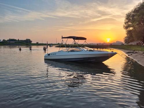 Bayliner capri bowrider 2050, Watersport en Boten, Speedboten, Gebruikt, 6 meter of meer, Benzine, 200 pk of meer, Polyester, Binnenboordmotor