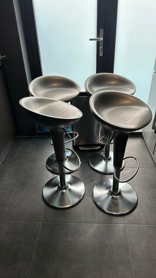 4 stuks Bombo Chairs van Magis (design (bar) krukken) grijs, Huis en Inrichting, Barkrukken, Zo goed als nieuw, 60 tot 90 cm, Kunststof