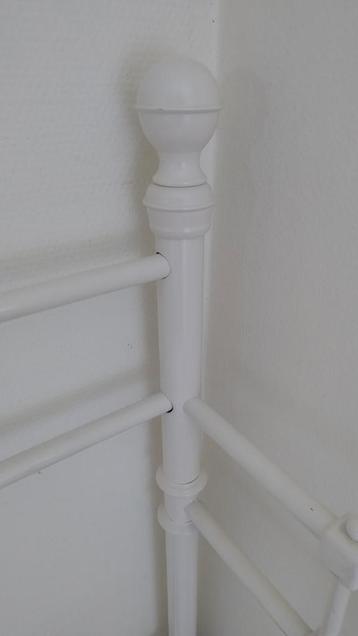 Mooi wit bedframe - afbeelding 4 Mooi wit bedframe - afbeelding 4