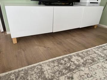IKEA Besta tv-meubel met deuren en pootjes - afbeelding 2 IKEA Besta tv-meubel met deuren en pootjes - afbeelding 2