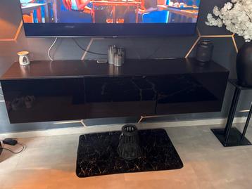 Ikea Besta TV Meubel - Hoogglans Zwart - afbeelding 1 Ikea Besta TV Meubel - Hoogglans Zwart - afbeelding 1