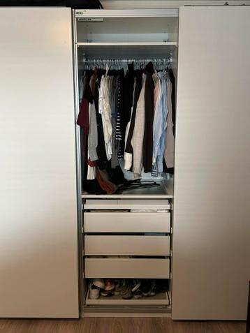 2 witte IKEA PAX kasten met schuifdeuren (4 delen totaal) - afbeelding 4 2 witte IKEA PAX kasten met schuifdeuren (4 delen totaal) - afbeelding 4