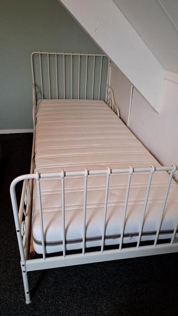 Wit metalen bedframe - Ikea meegroei meiden bed - afbeelding 4 Wit metalen bedframe - Ikea meegroei meiden bed - afbeelding 4