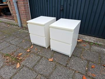 2 witte IKEA MALM ladekastjes/nachtkastjes met 2 laden - afbeelding 3 2 witte IKEA MALM ladekastjes/nachtkastjes met 2 laden - afbeelding 3