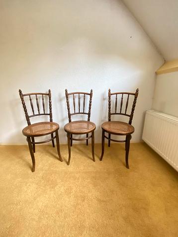 3 mooie vintage houten stoelen 