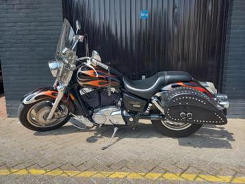 Honda Shadow VT1100 ACE special edition, Schuring dogtrailer