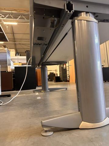 Bureau met slinger, stopcontact en kabelgoot 180x80 cm, 71st - afbeelding 5 Bureau met slinger, stopcontact en kabelgoot 180x80 cm, 71st - afbeelding 5