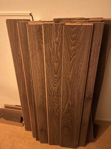 Gratis af te halen: 13m2 Klik laminaat licht bruin eik