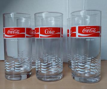 Één 7-up glas en zes Coca Cola drinkglazen uit de jaren 70