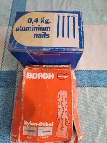 Nieuwe aluminium nails in doosjes 