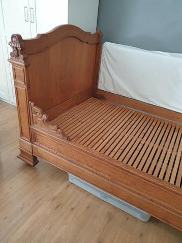 Antiek houten bed